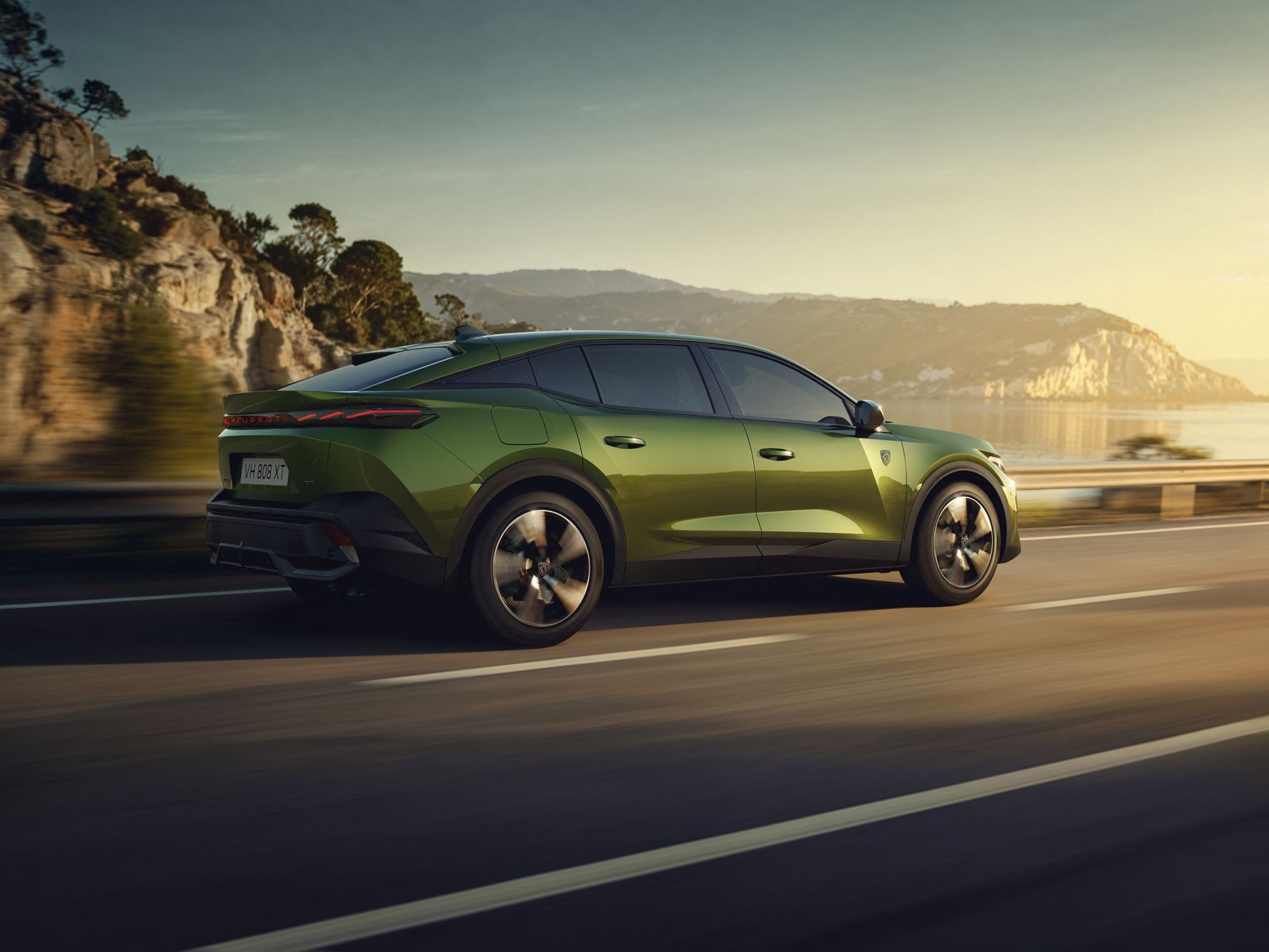 Peugeot 408 híbrido