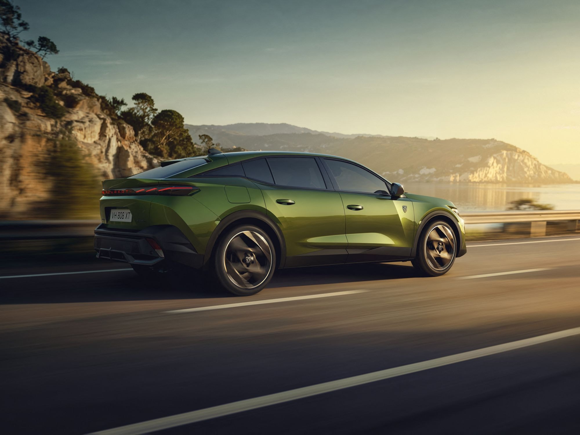 Peugeot 408 híbrido