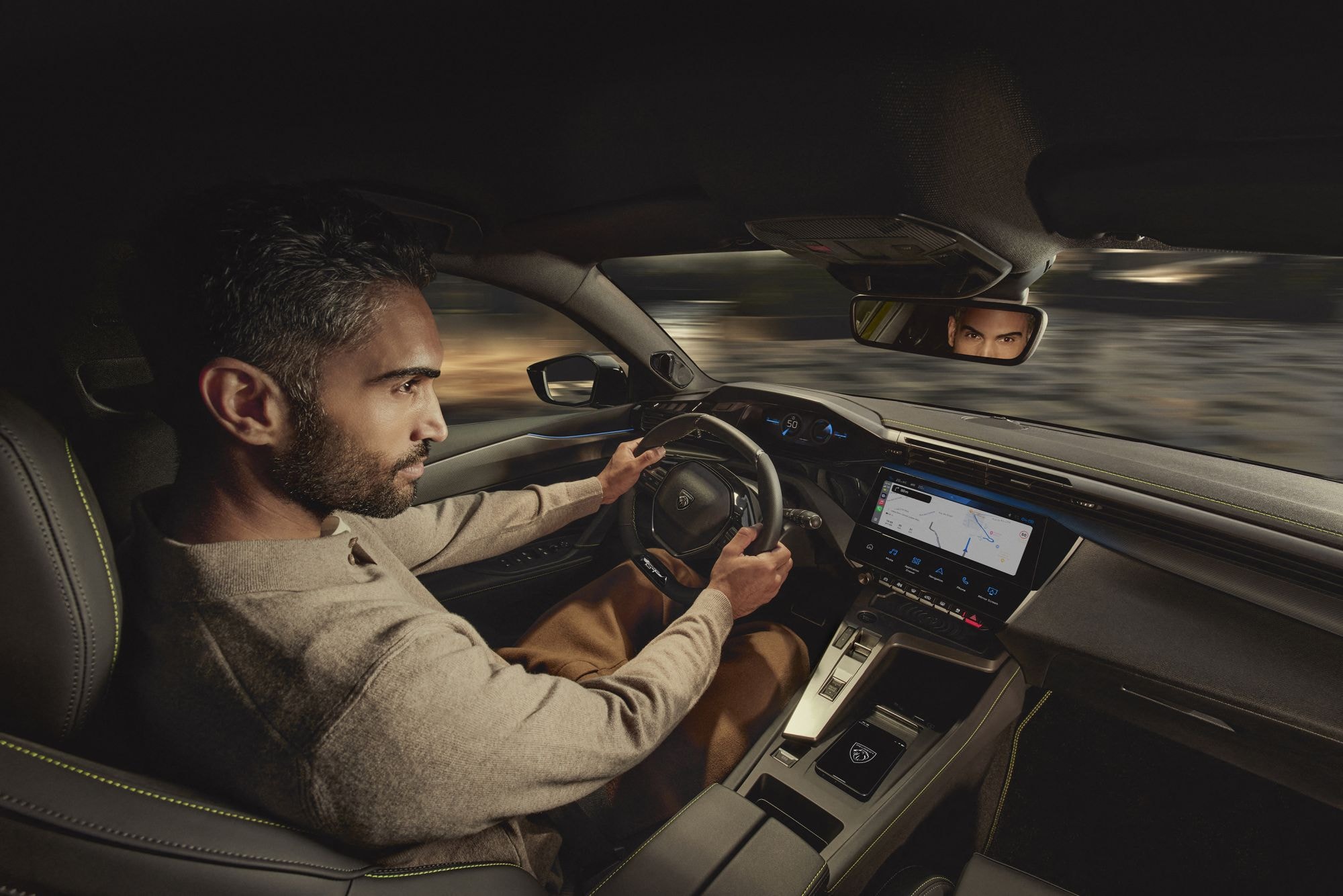 Peugeot 408 híbrido