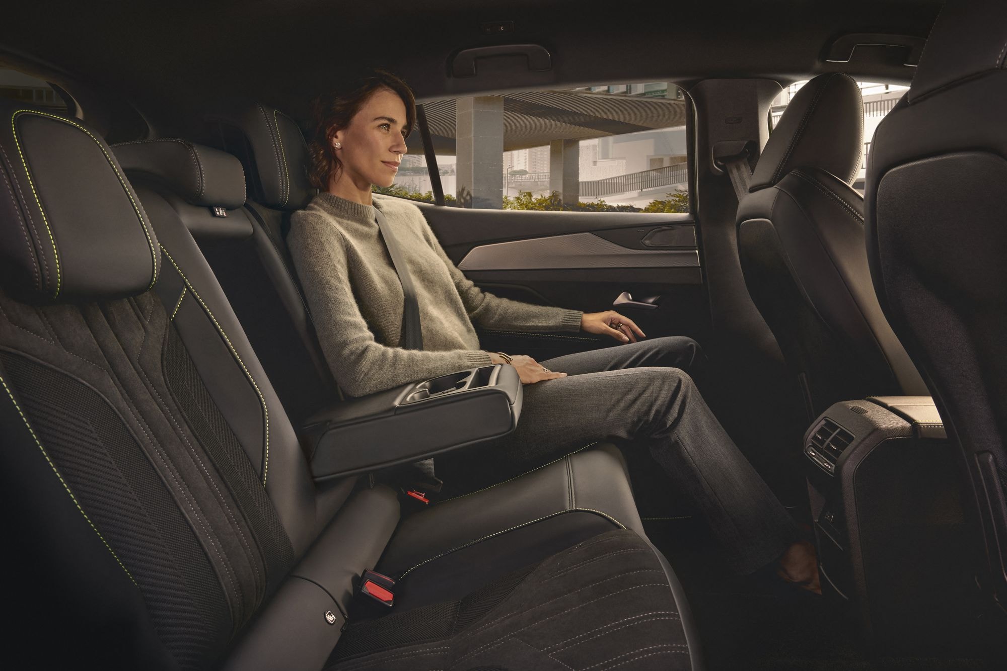 Peugeot 408 híbrido