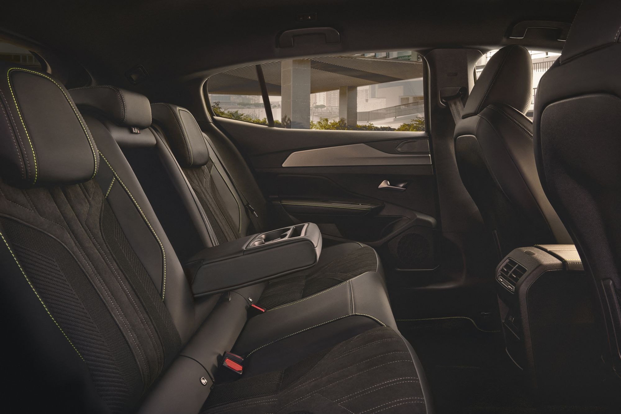 Peugeot 408 híbrido