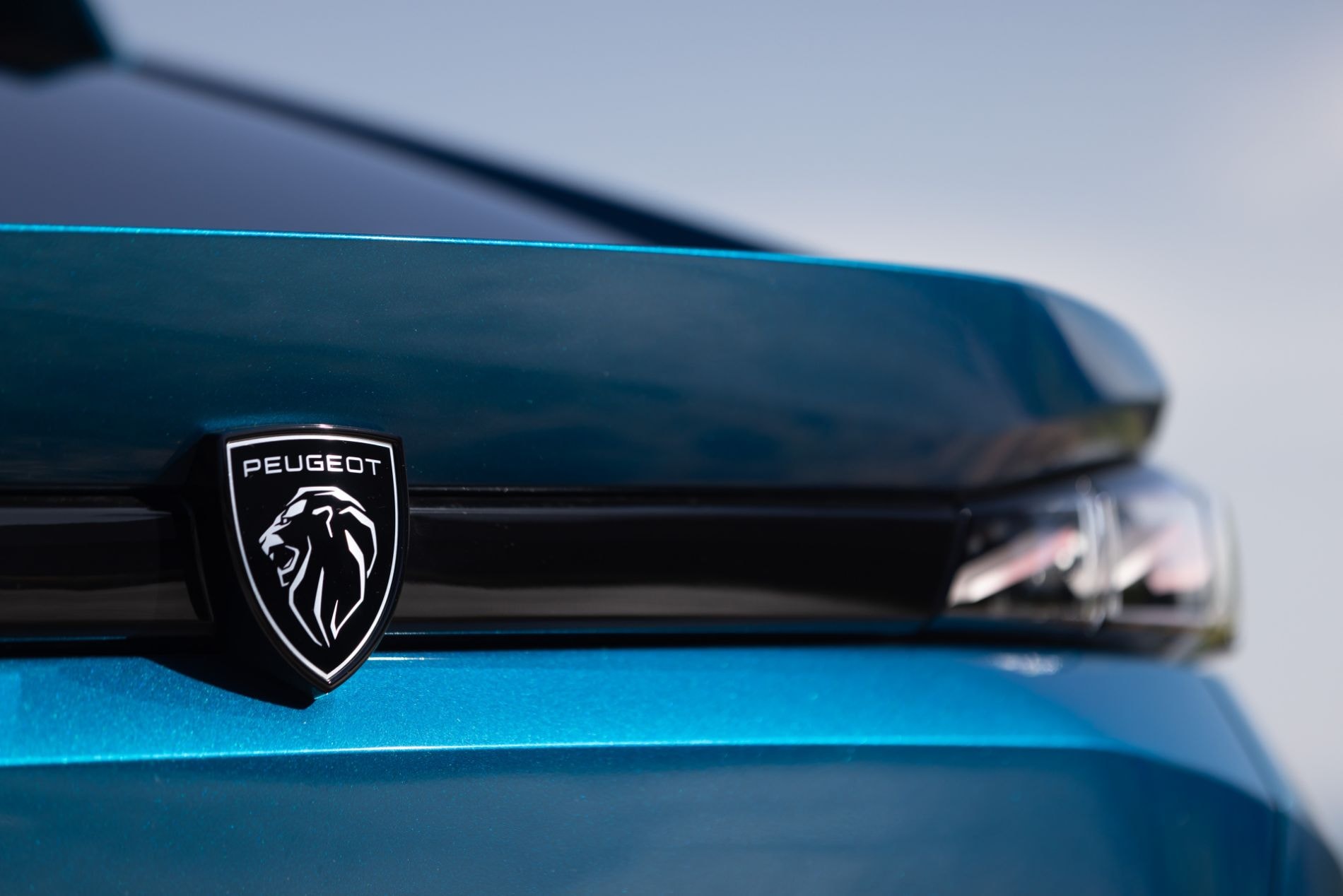 Vista detallada de la pantalla de selección de modos del Peugeot 408 híbrido.