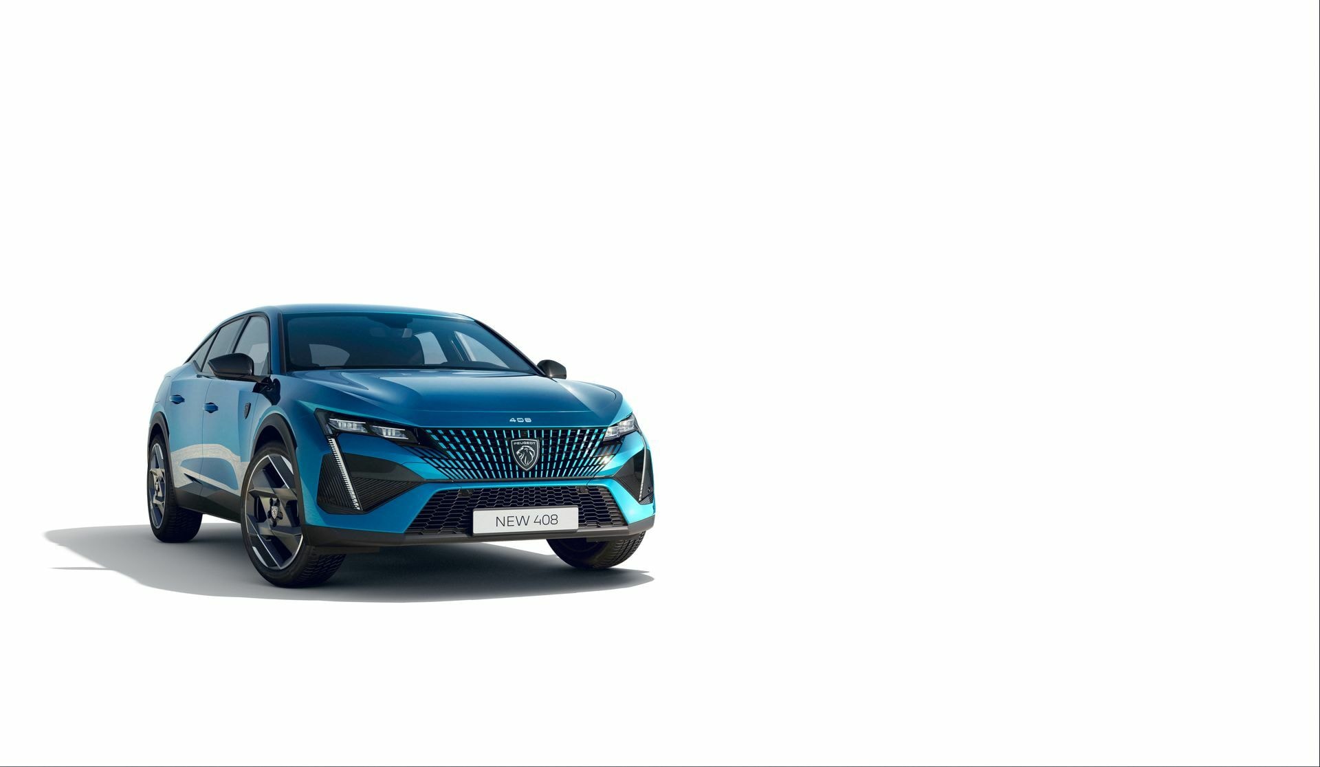 Vista frontal del Peugeot 408 que resalta su elegancia y deportividad.