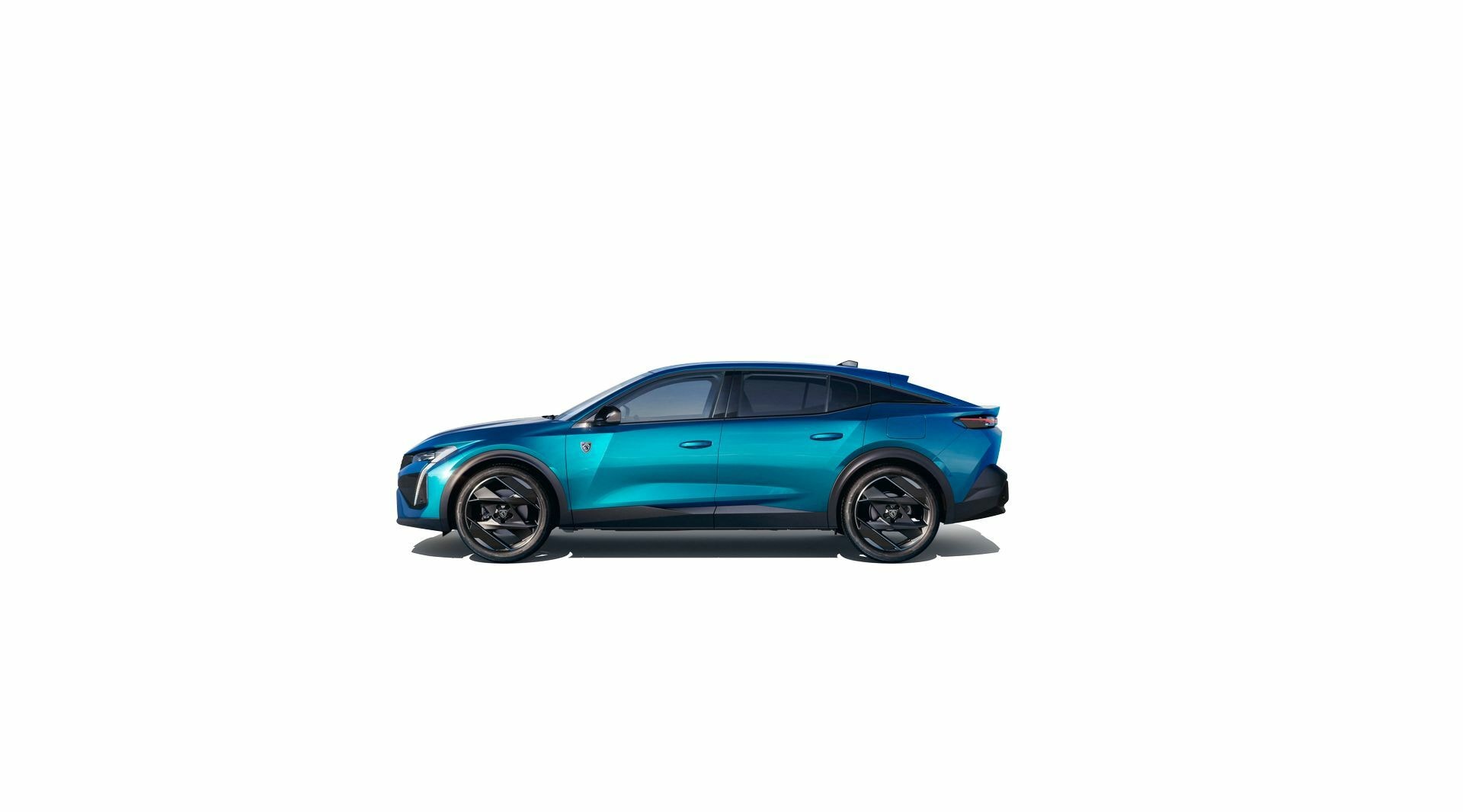 Perfil lateral puro del Peugeot 408 mostrando líneas fluidas.