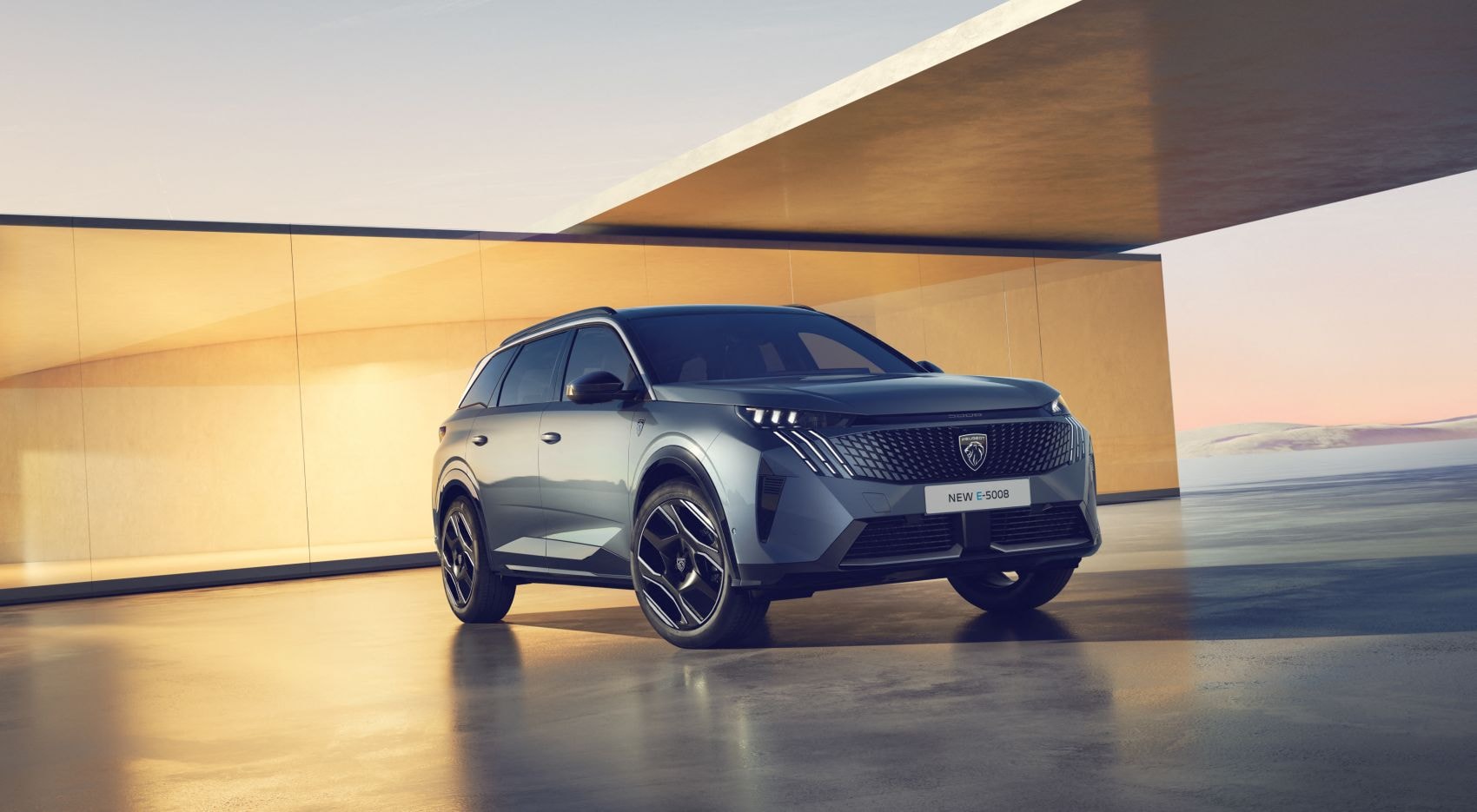 Frontal del nuevo Peugeot 5008, con su imponente parrilla.