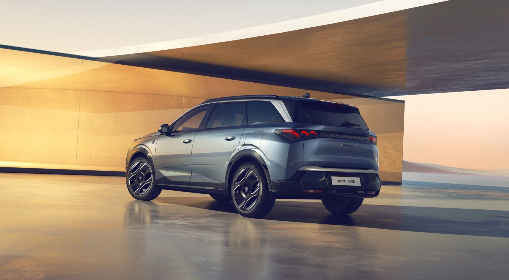 Perspectiva lateral que destaca su elegancia y líneas modernas.