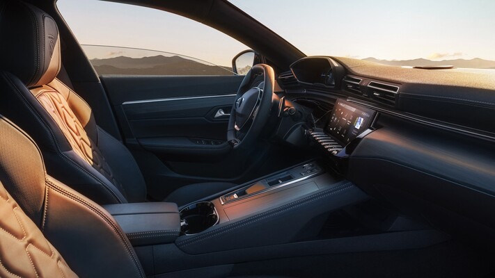 Interior del Peugeot 508 que destaca por sus acabados de calidad y comodidad. Interior del Peugeot 508 que destaca por sus acabados de calidad y comodidad.