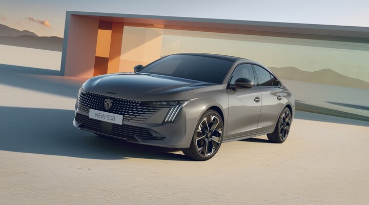 Peugeot 508 nuevo posando en un entorno minimalista, líneas elegantes en vista frontal. Peugeot 508 nuevo posando en un entorno minimalista, líneas elegantes en vista frontal.