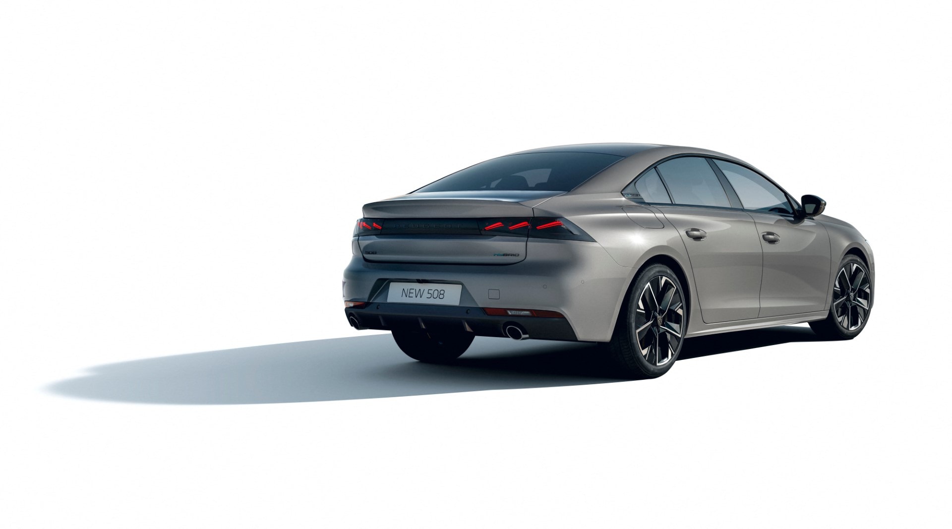 Imagen de la zaga del Peugeot 508, mostrando pilotos y diseño de la cajuela.