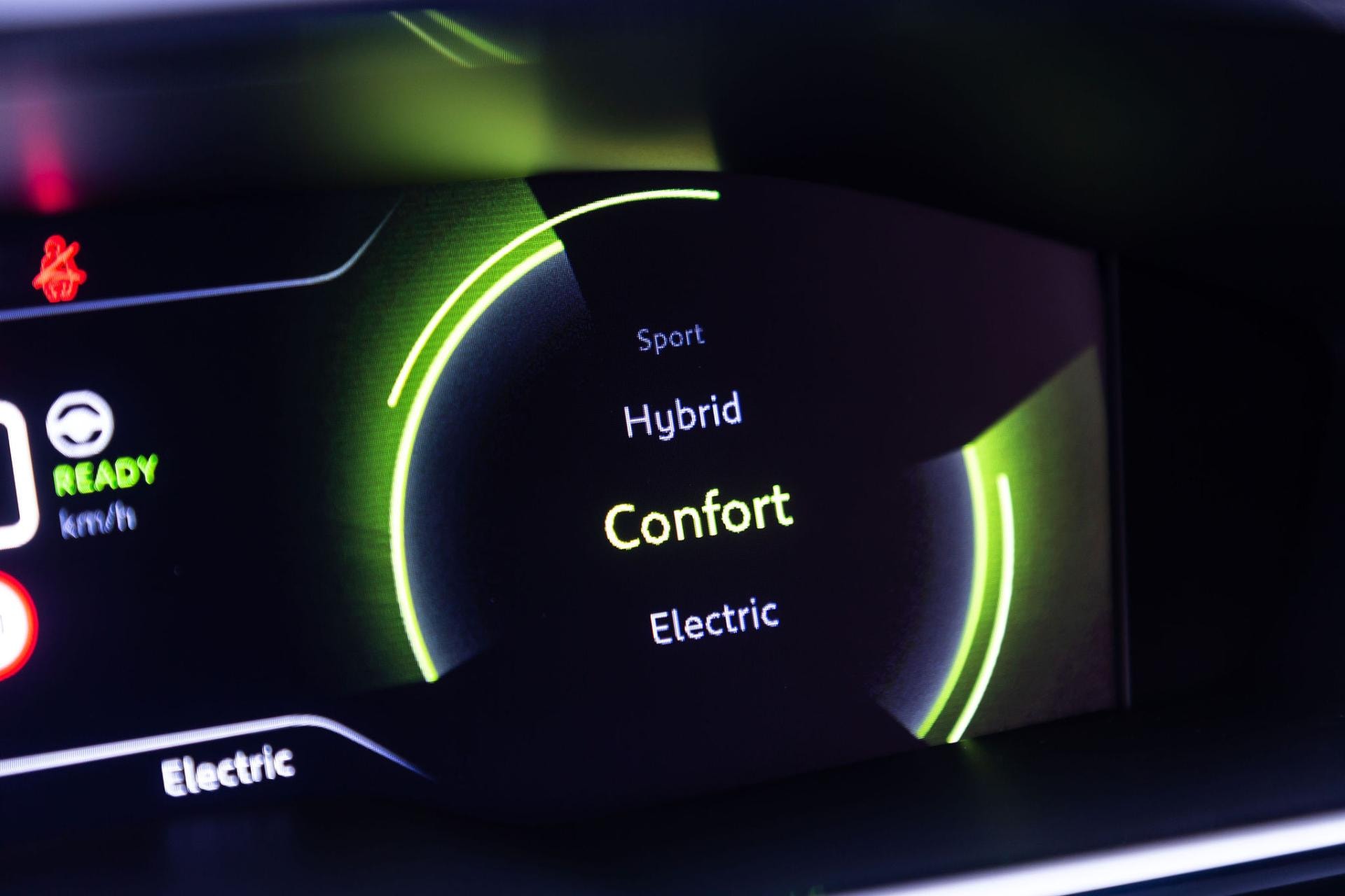 Detalle del selector de modo de conducción destacando su tecnología.