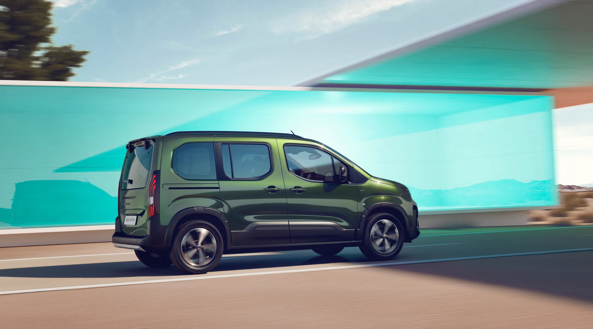 Captura dinámica del e-Rifter en movimiento, destacando su línea aerodinámica.