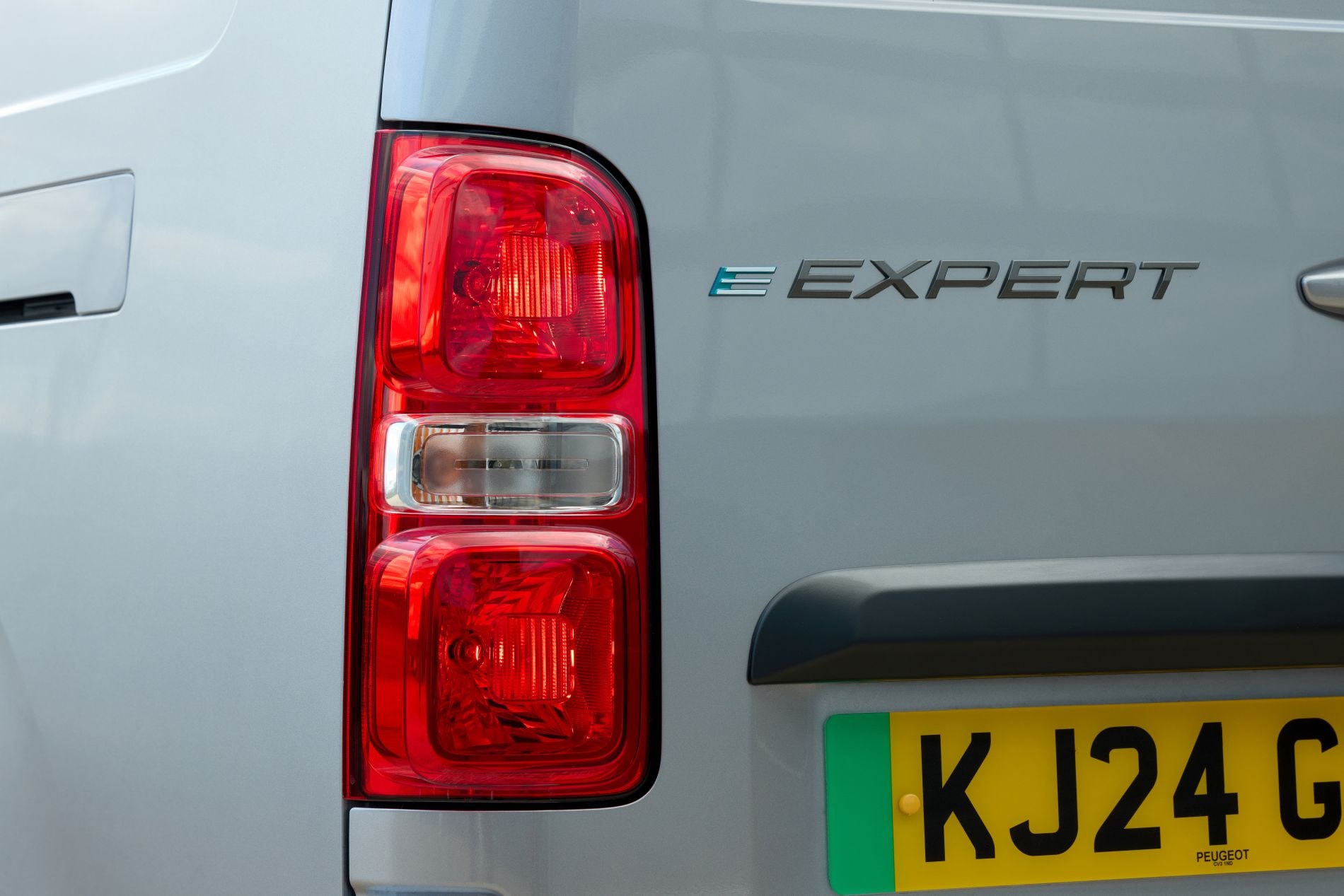 Conexión de carga del vehículo eléctrico Peugeot Expert.