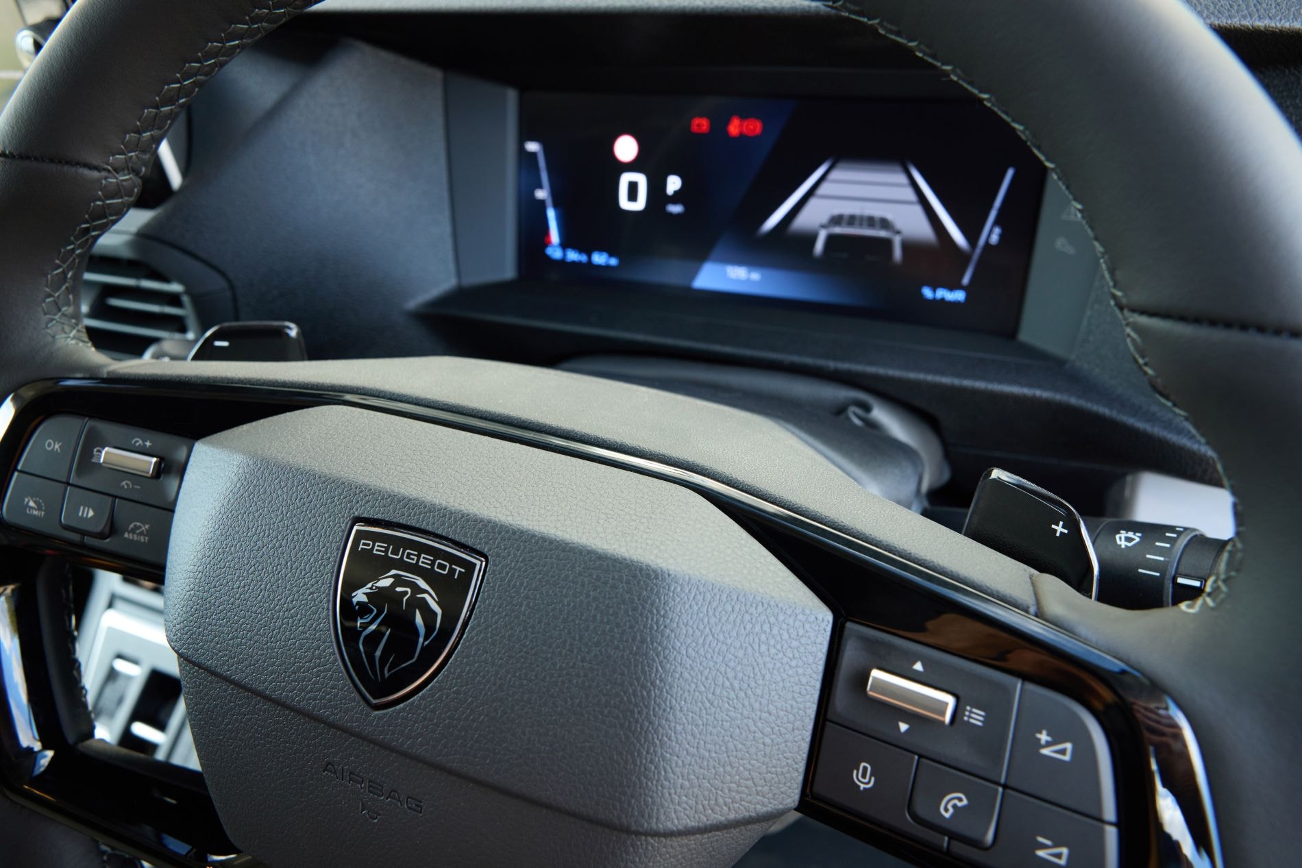 Pantalla de instrumentación mostrando información del vehículo.