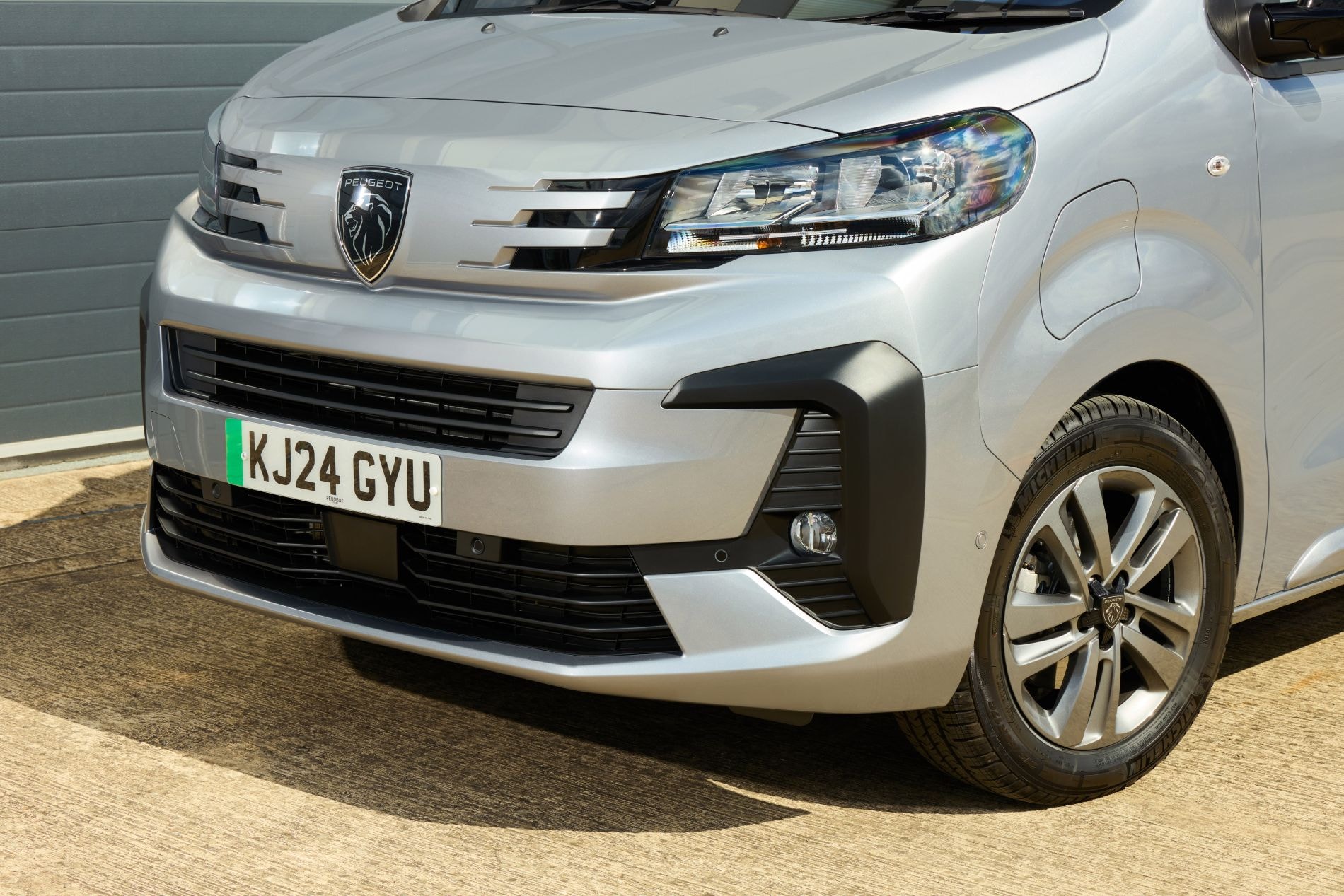 Detalle de las luces traseras del Peugeot Expert.