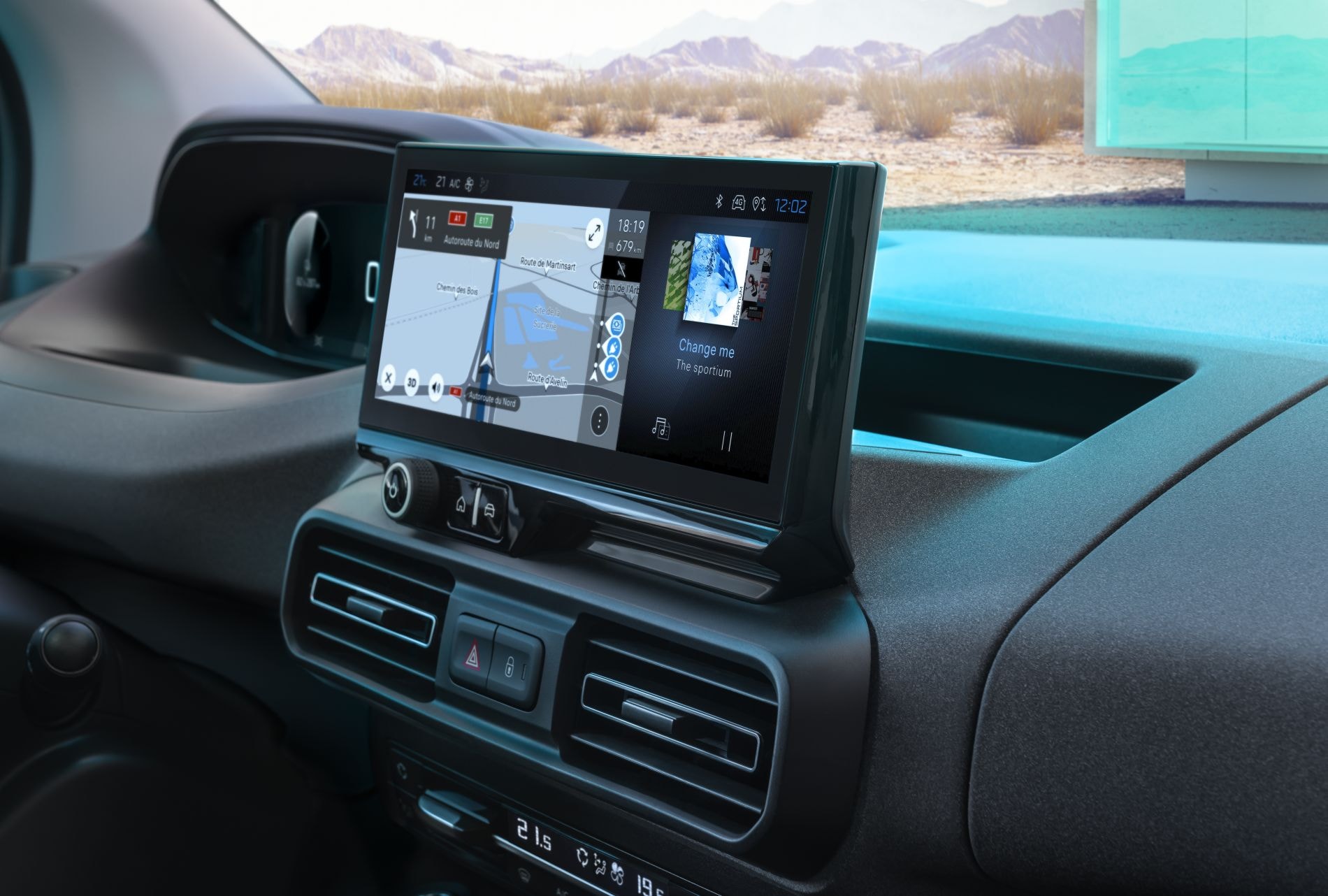 Vista frontal del Peugeot Rifter, destacando su diseño moderno.