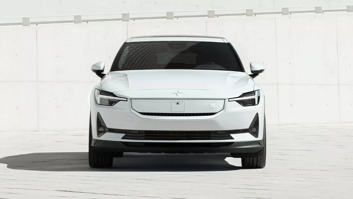 Visión frontal detallada del Polestar 2 mostrando diseño de luces y parrilla. Visión frontal detallada del Polestar 2 mostrando diseño de luces y parrilla.