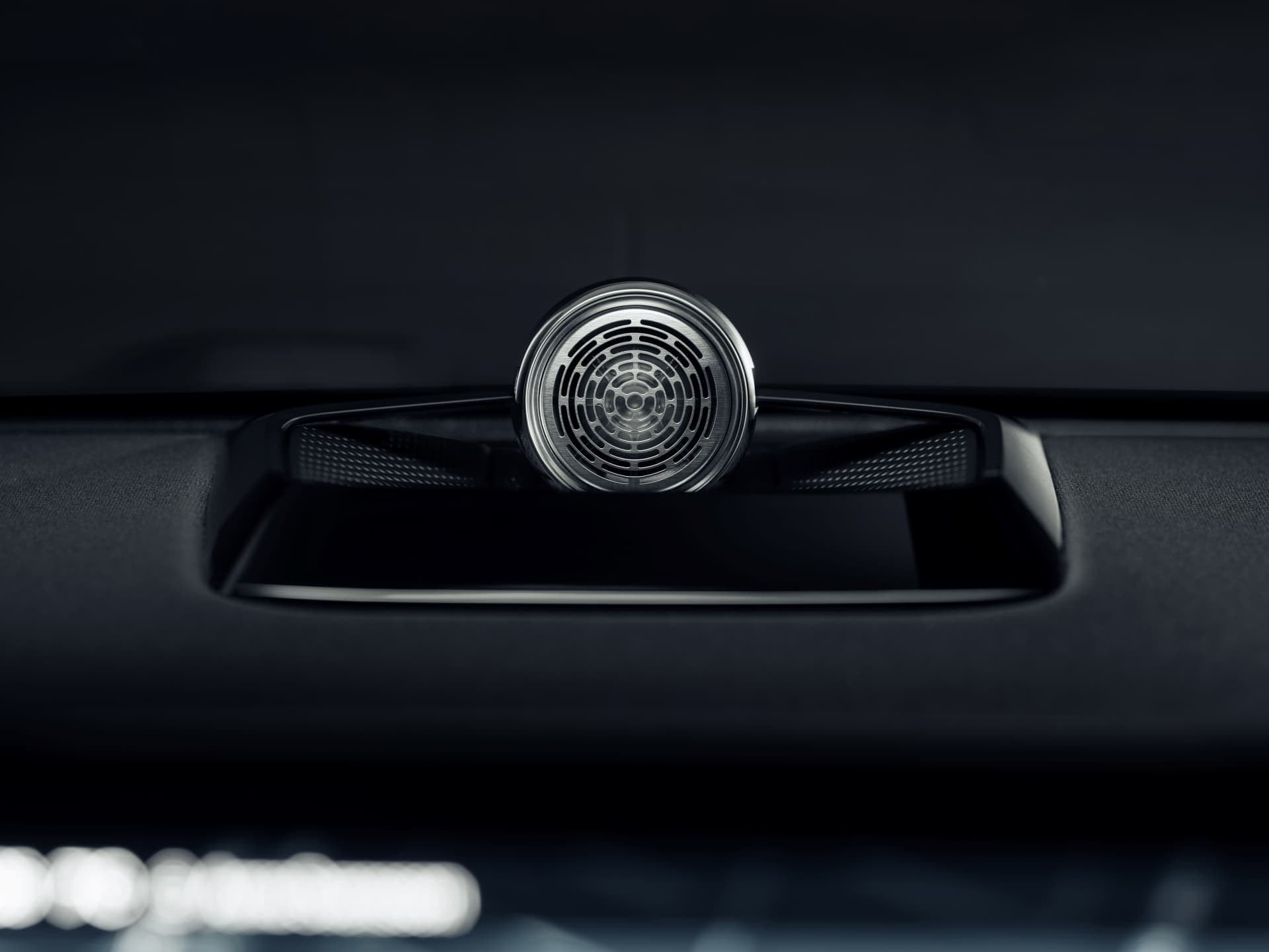 Vista del moderno altavoz integrado en el Polestar 3.