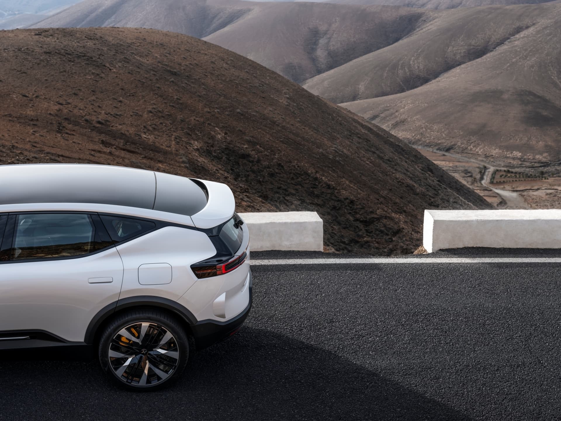 La estampa lateral del Polestar 3, un equilibrio entre robustez y líneas suaves.