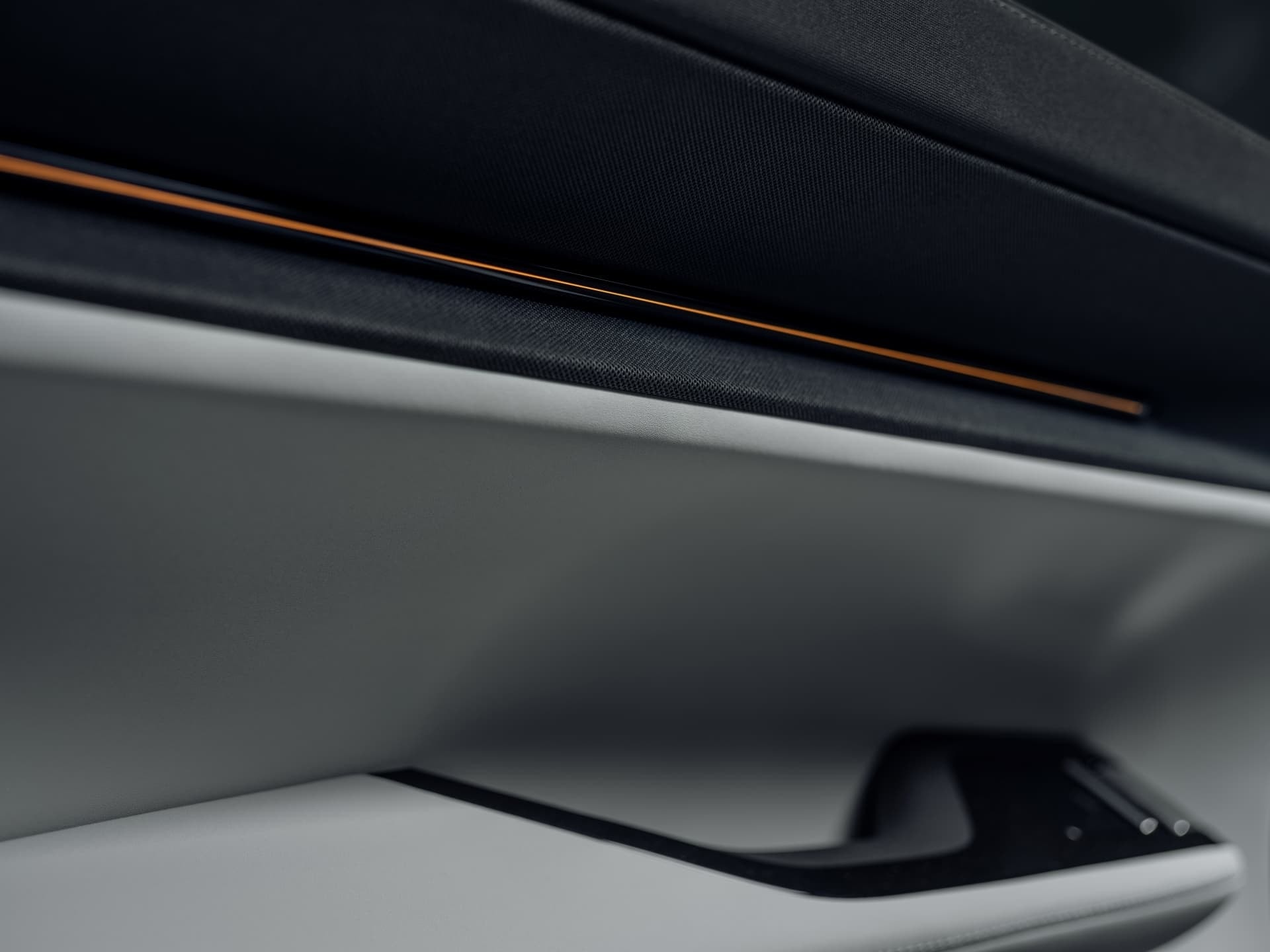 Línea de iluminación de acento en el salpicadero del Polestar 3.