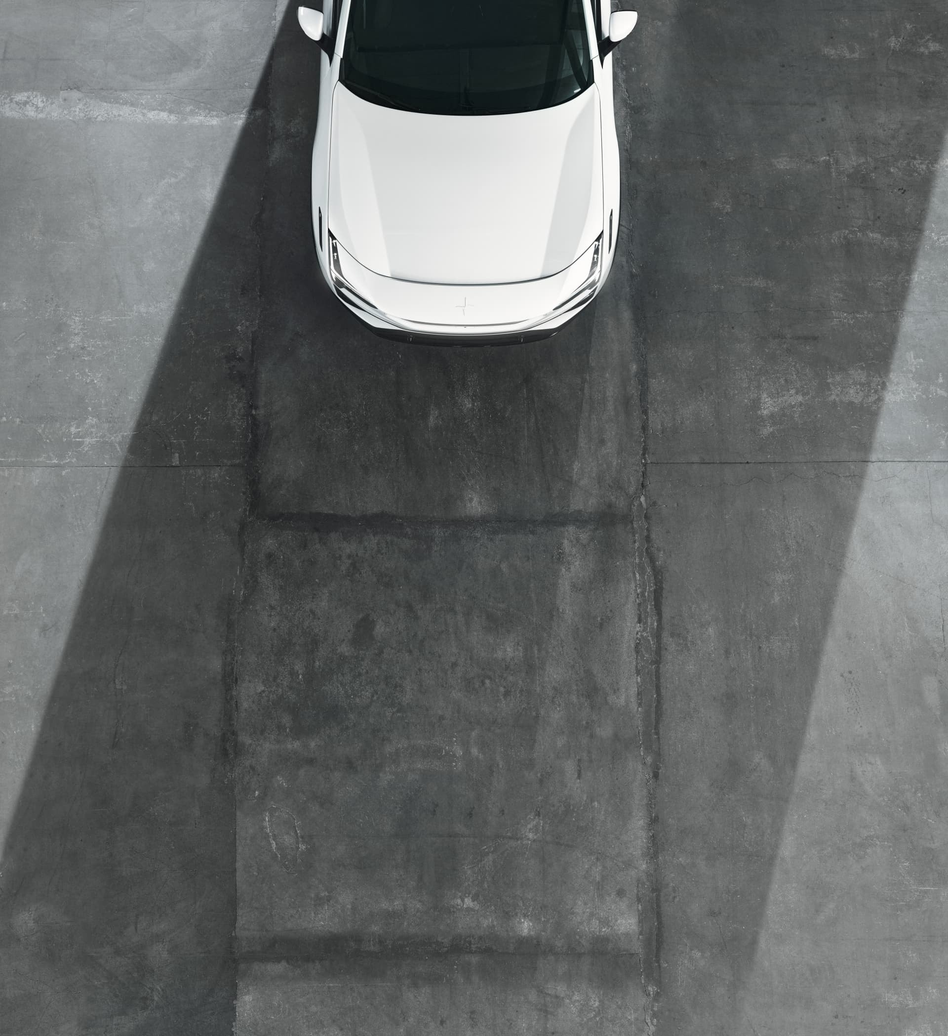 Toma superior del Polestar 3 destacando su techo y capó.