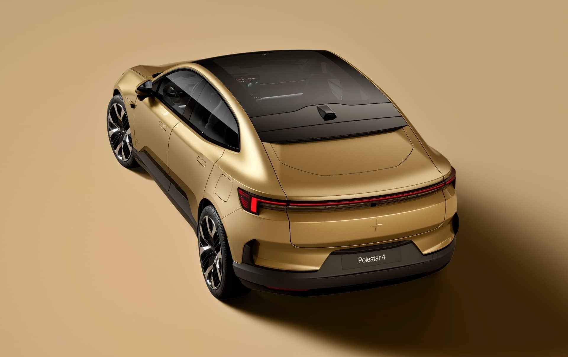 Perspectiva superior que resalta la trasera y el techo.