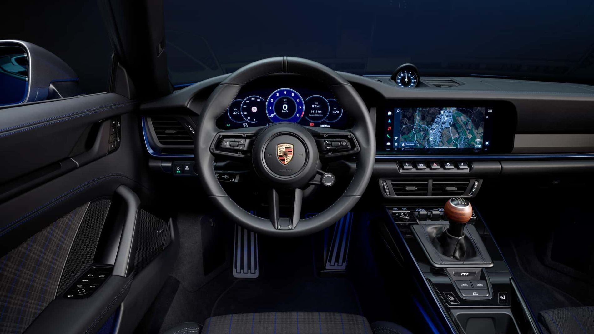 Tablero con tecnología avanzada, que combina diseño y funcionalidad.