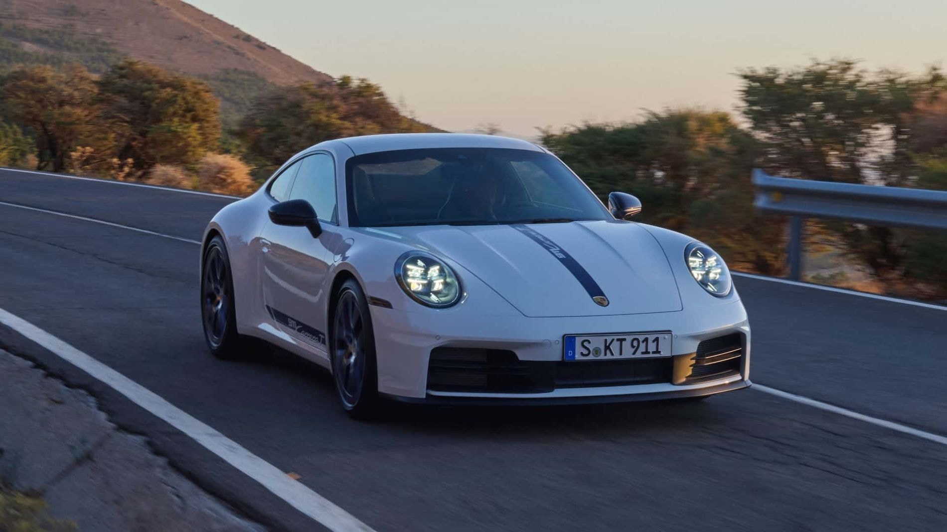 Placa distintiva del modelo 911 Carrera T, un toque de exclusividad.