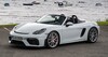 Vista lateral del Porsche 718 Boxster, destacando su diseño descapotable. Vista lateral del Porsche 718 Boxster, destacando su diseño descapotable.