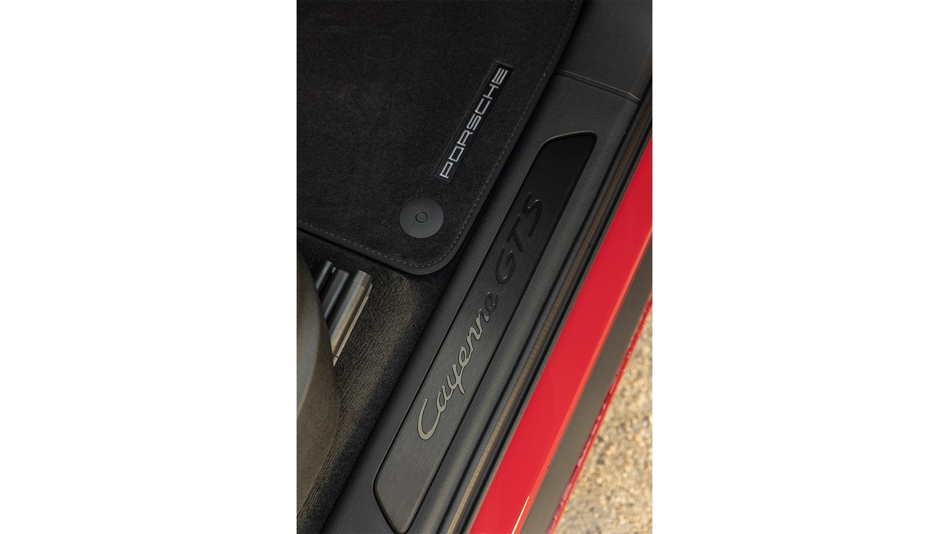 Umbral de la puerta distintivo del Cayenne Coupé GTS.