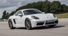 Porsche 718 Cayman en pleno giro mostrando su agilidad en pista Porsche 718 Cayman en pleno giro mostrando su agilidad en pista