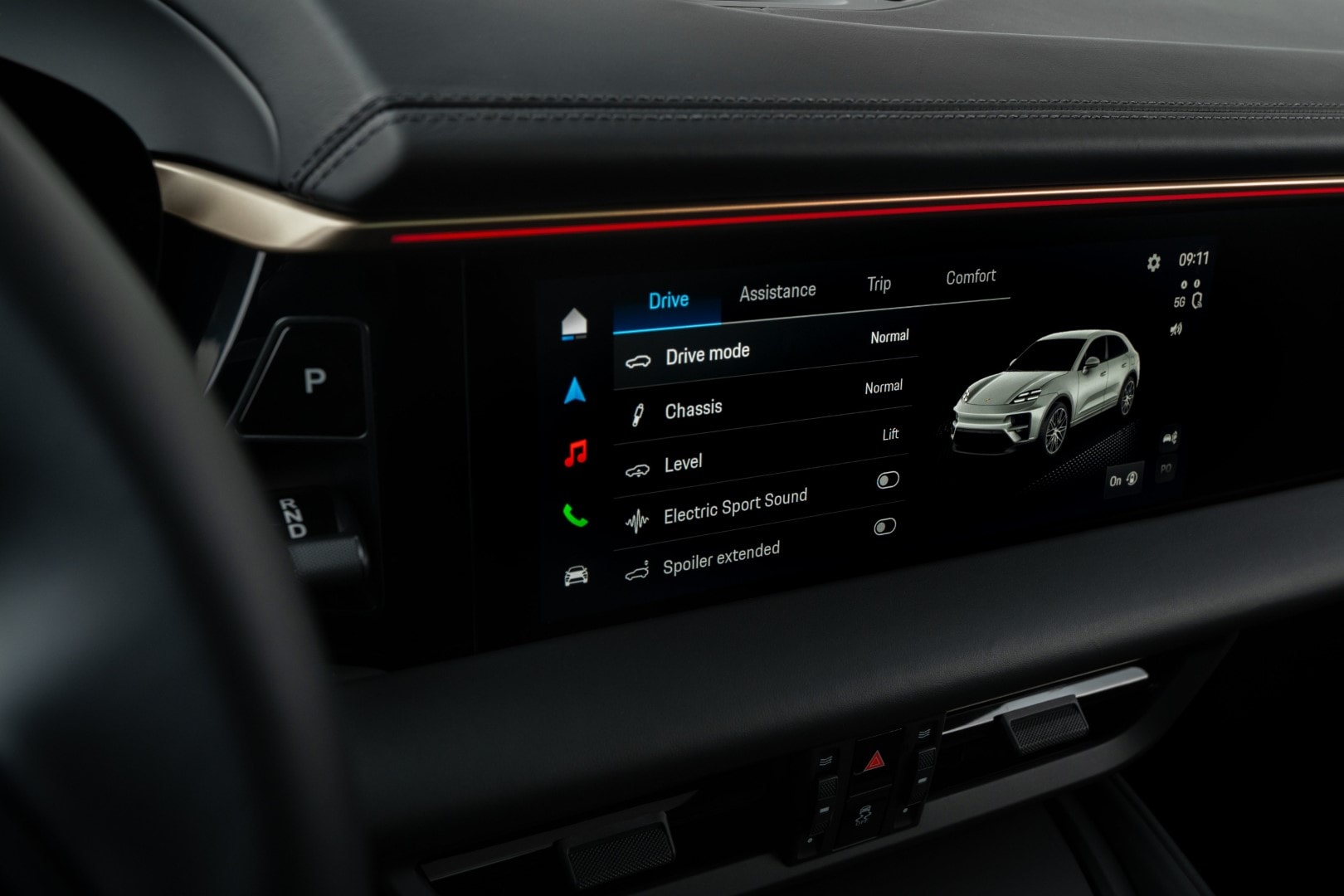 Primer plano de la pantalla central del Porsche Macan, mostrando opciones de configuración de manejo.