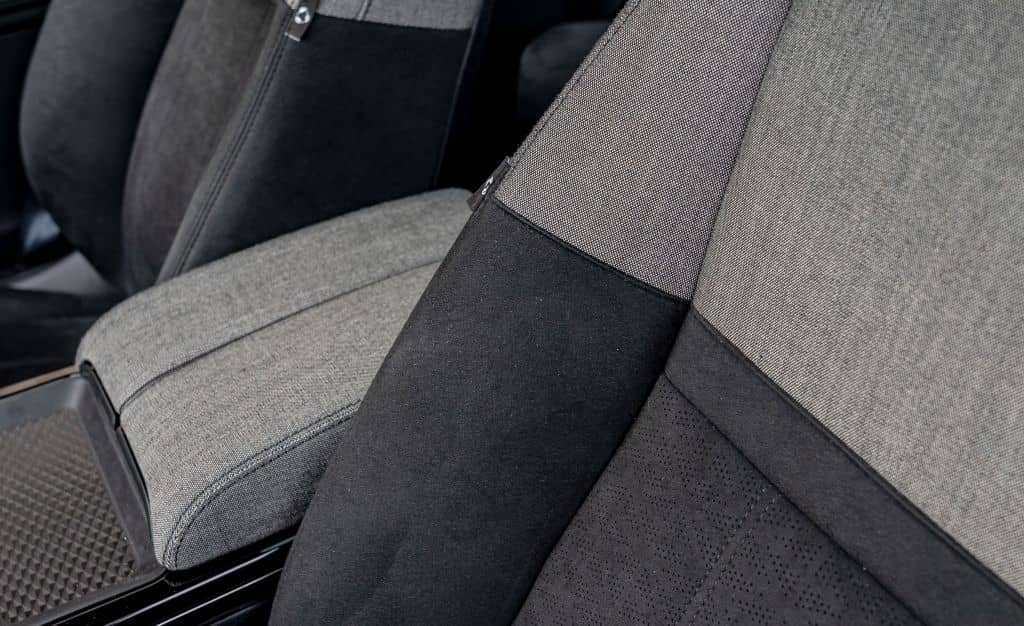 Detalle texturizado de los asientos del Evoque, calidad y confort.