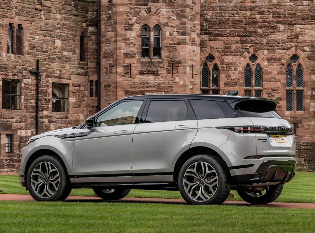 Perfil lateral del Evoque, resalta su línea y distinción.