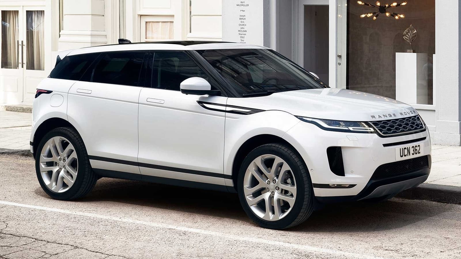 Vista frontal y lateral del Range Rover Evoque.