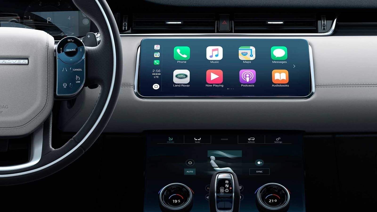 Pantalla táctil multifunción que permite la integración con smartphones.