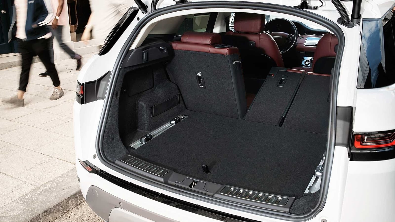 Detallado selector de marchas del Evoque, con acabados premium.