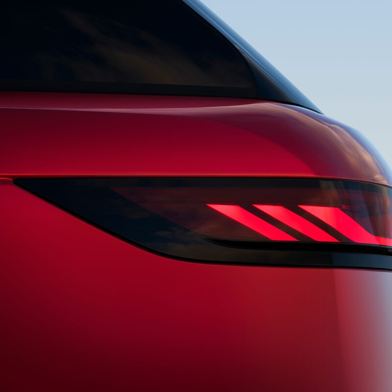 Vista del faro delantero LED del Range Rover Sport. Vista del faro delantero LED del Range Rover Sport.
