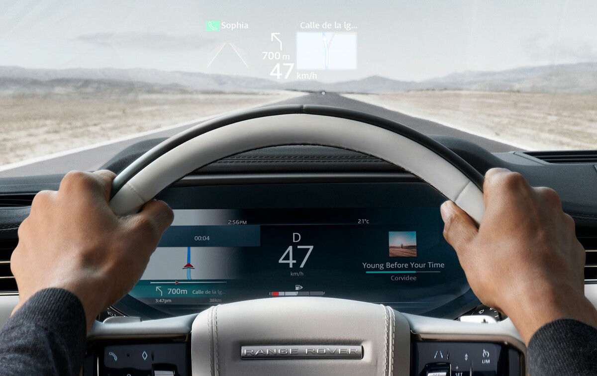Vista del head-up display con información vital al conducir. Vista del head-up display con información vital al conducir.