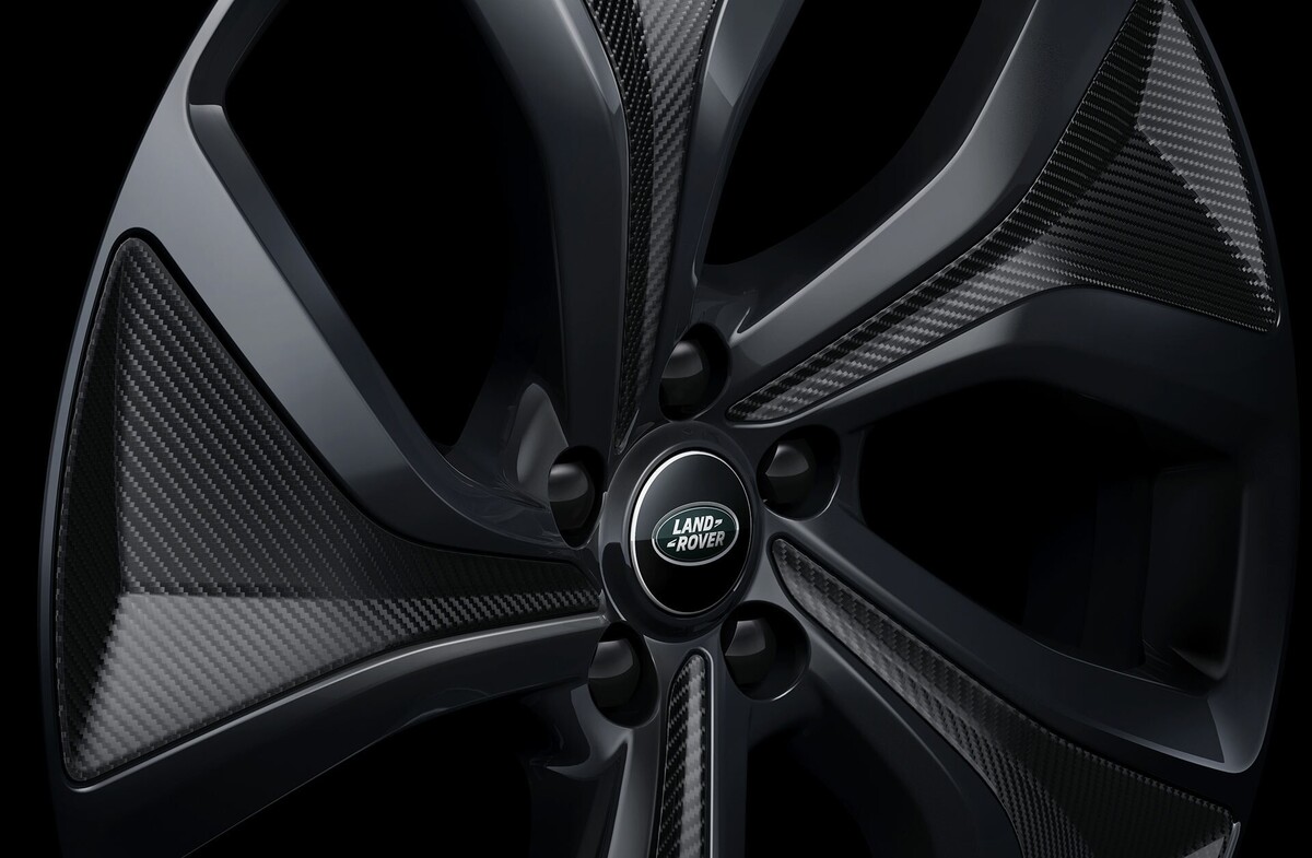 Llanta de carbono con diseño aerodinámico del Range Rover Sport. Llanta de carbono con diseño aerodinámico del Range Rover Sport.