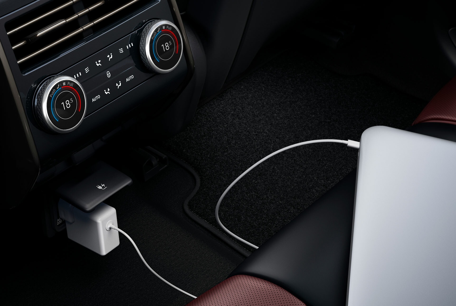 Detalle de capacidad de carga del dispositivo en un Range Rover Sport.