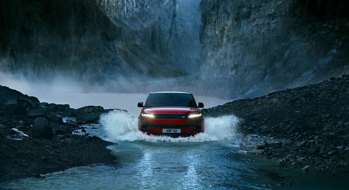 Capacidades de vadeo del Range Rover Sport en ambiente natural. Capacidades de vadeo del Range Rover Sport en ambiente natural.