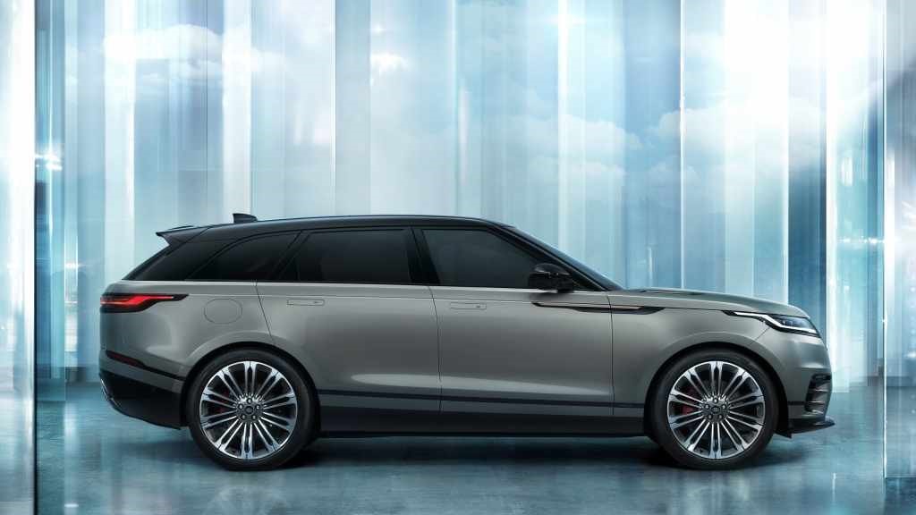Perfil elegante del Range Rover Velar híbrido, mostrando sus líneas aerodinámicas.