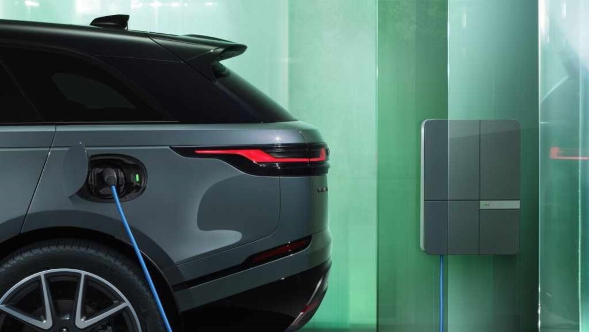 El Velar híbrido en proceso de carga, integración perfecta con la tecnología EV. El Velar híbrido en proceso de carga, integración perfecta con la tecnología EV.