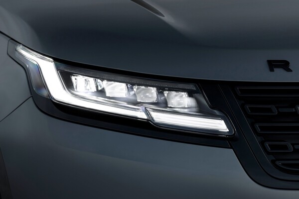 El elegantísimo Range Rover Velar en un entorno otoñal, combinando naturaleza y diseño. El elegantísimo Range Rover Velar en un entorno otoñal, combinando naturaleza y diseño.