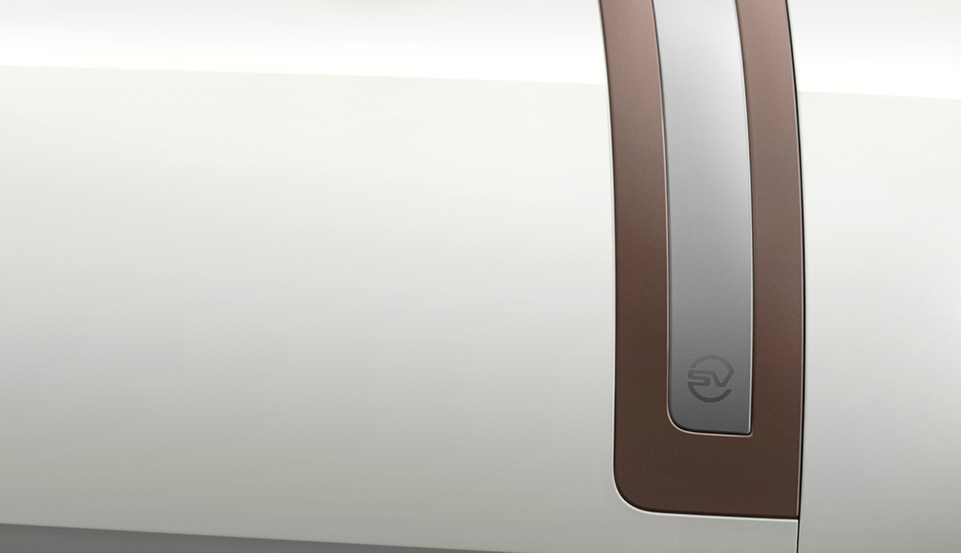 Detalle del distintivo eléctrico en carrocería Range Rover.