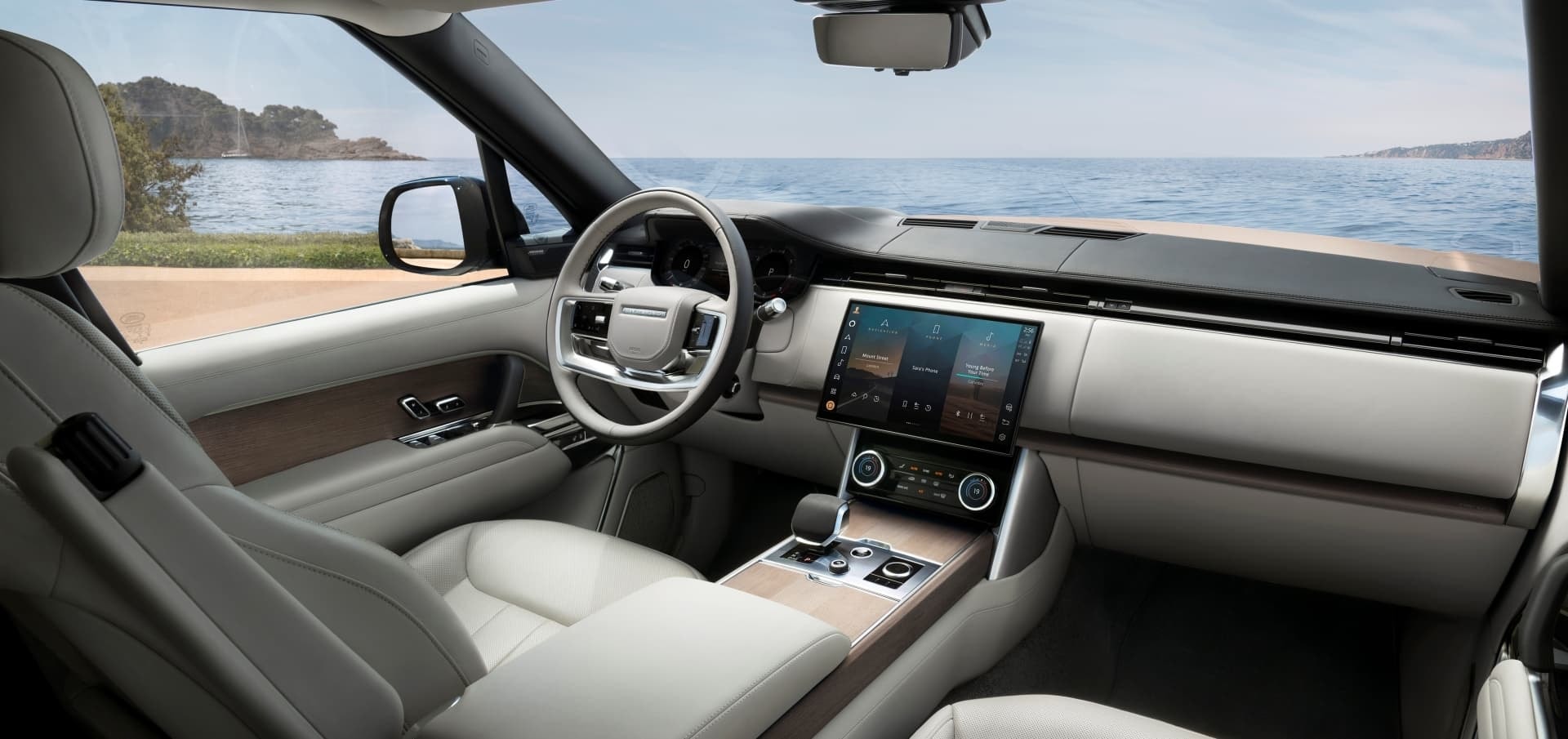 Cockpit lujoso del Range Rover con tapicería premium y tecnología avanzada