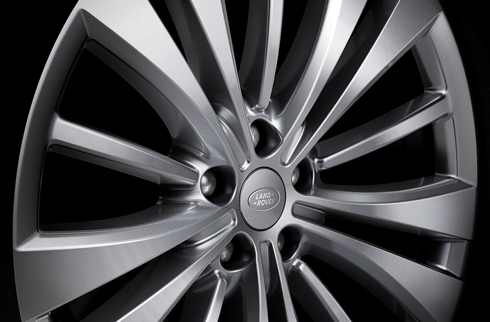 Diseño sofisticado de la llanta de aleación de Range Rover en detalle.