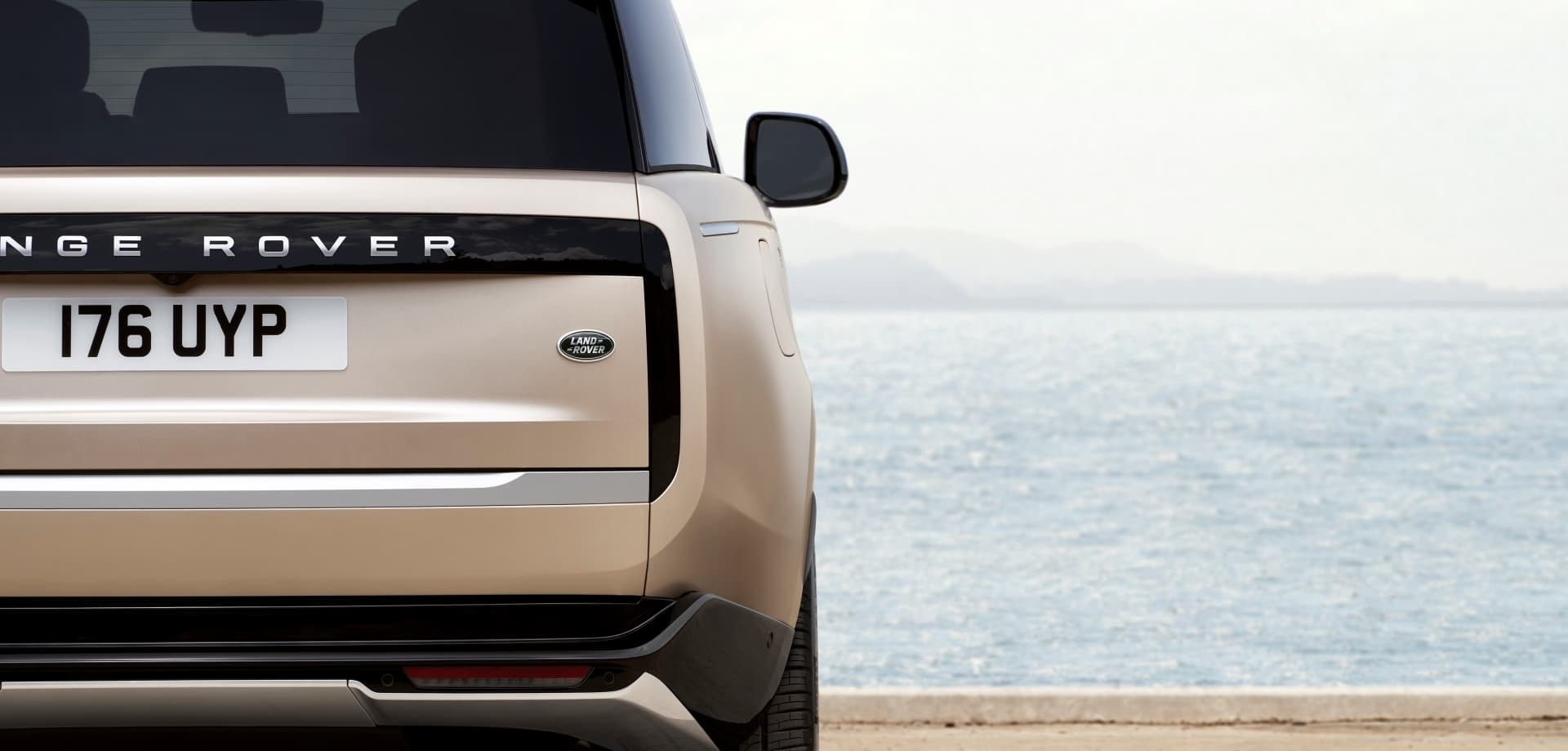 Líneas definidas en la vista trasera del Range Rover.