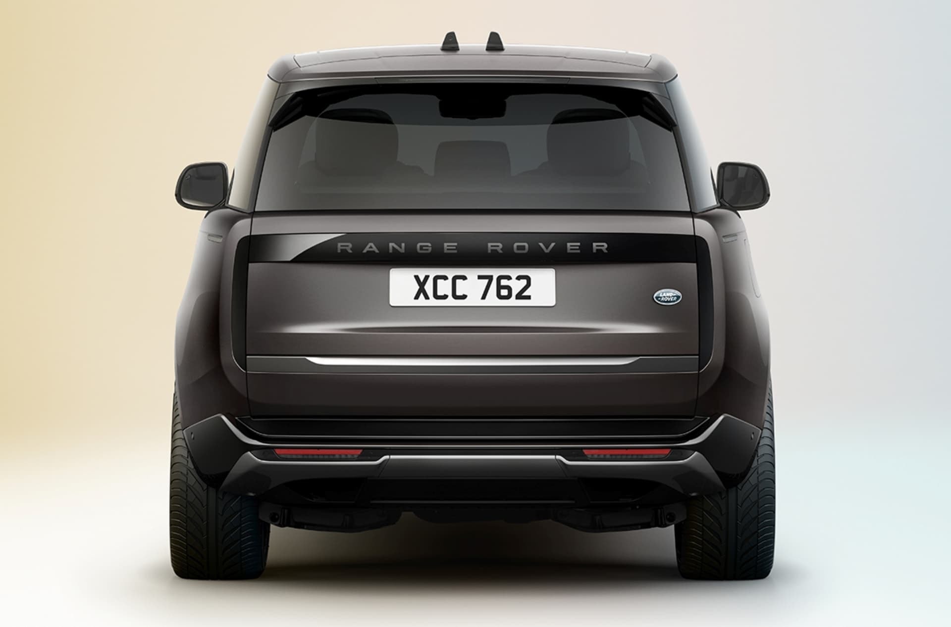 Diseño posterior moderno del Range Rover con su distintiva iluminación.