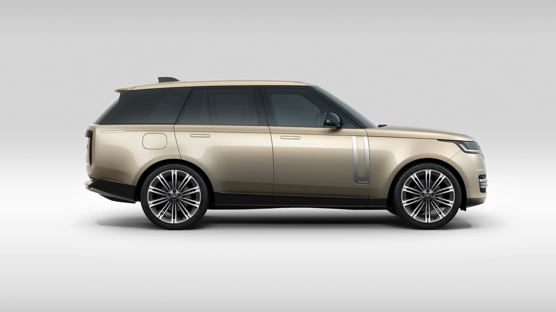 Silueta del Range Rover mostrando su diseño atemporal y construcción robusta.